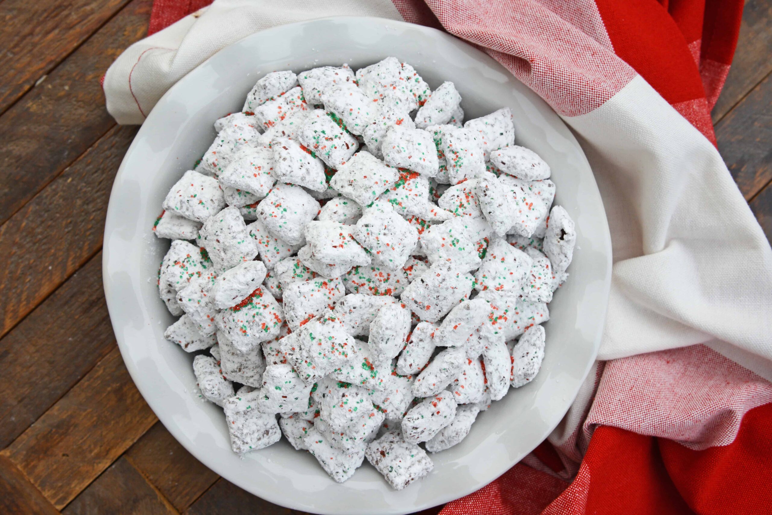 Easy No-Bake Christmas Puppy Chow: Your Holiday Tradition